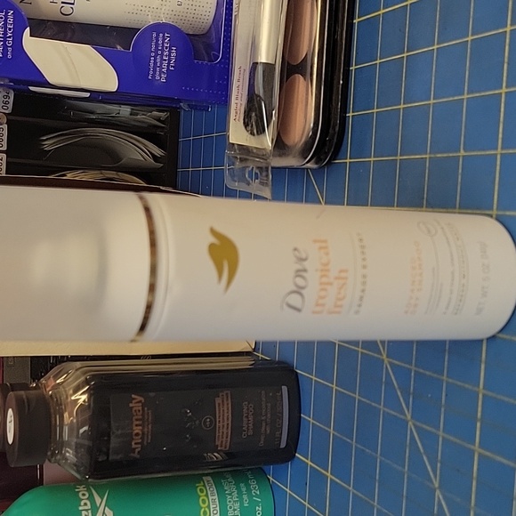 Dove Tropical Fresh Advanced Dry Shampoo Spray Can 141g New - Picture 1 of 5